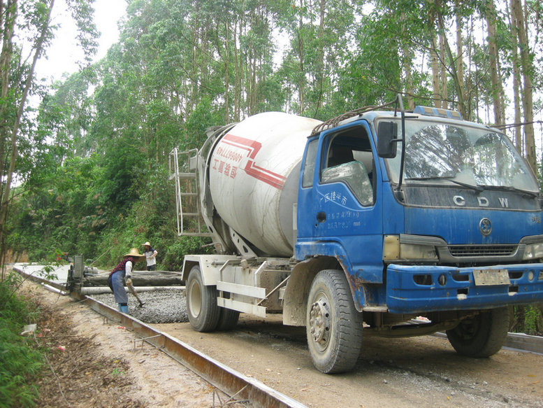 農村建筑市場攪拌站配什么樣的水泥攪拌車合適